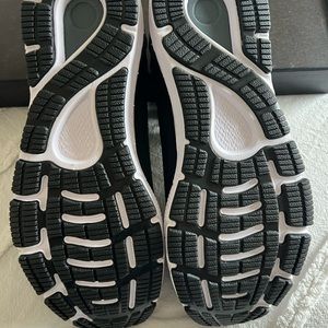 Men’s Under Armour Hovr Sonic 5 Running Shoes - size 10.5